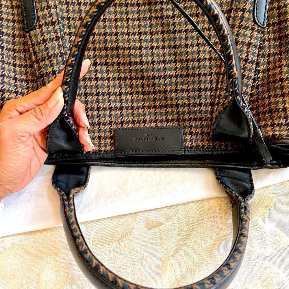 ‎Balenciaga Navy Cabas Wool Tote - Picture 9 of 13